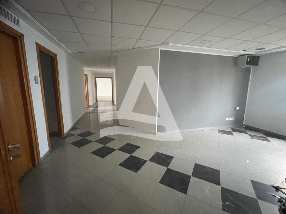 A vendre Bureau au lac 1 image 1