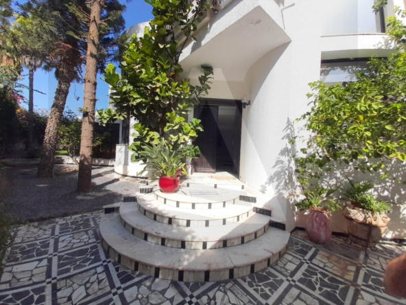 Location d'une villa s4 avec piscine à la marsa image 0