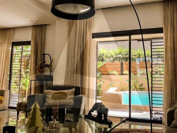 A louer un triplex luxueux à cite les pins image 0