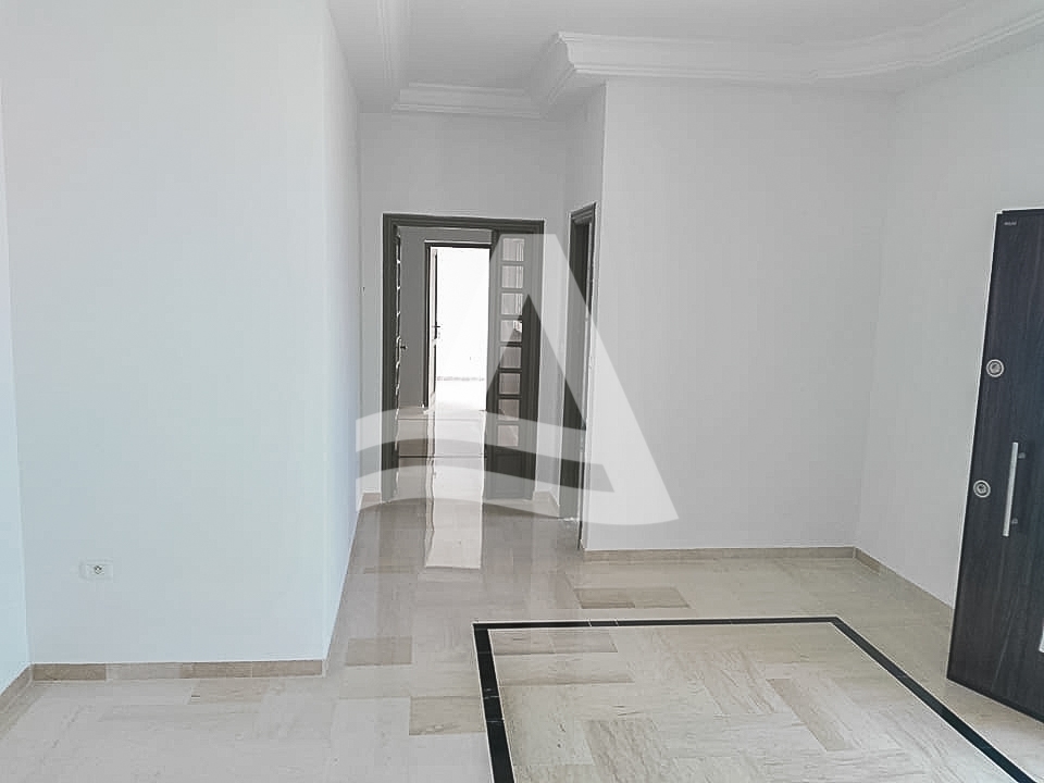 Superbe étage de villa à la marsa image 2