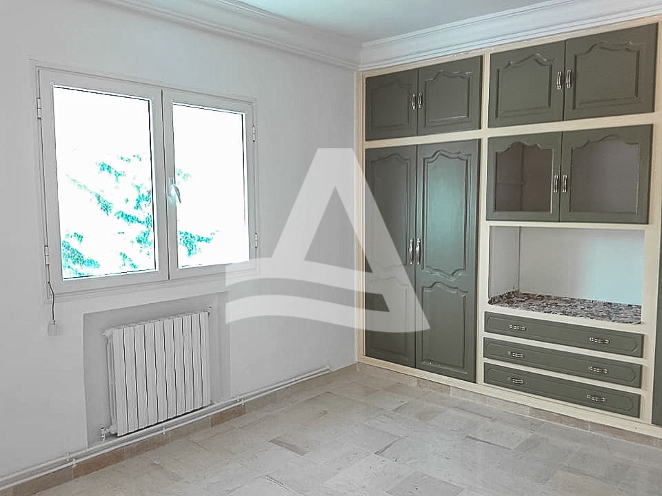 Superbe étage de villa à la marsa image 5