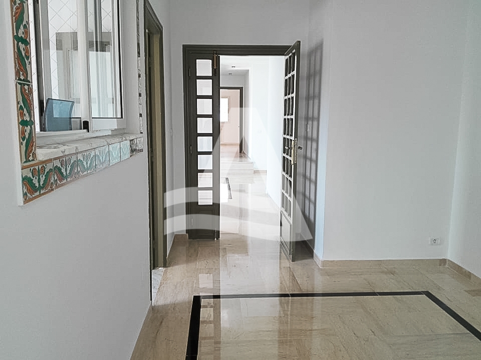 Superbe étage de villa à la marsa image 6