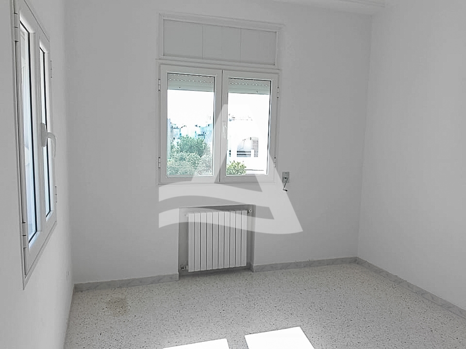 Superbe étage de villa à la marsa image 8