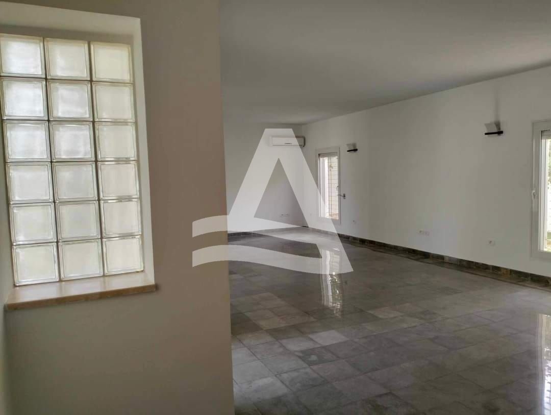 une villa a vendre a la soukra image 1