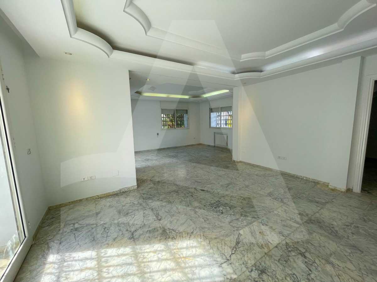 Une Villa avec piscine et jardin à louer à la Marsa image 1