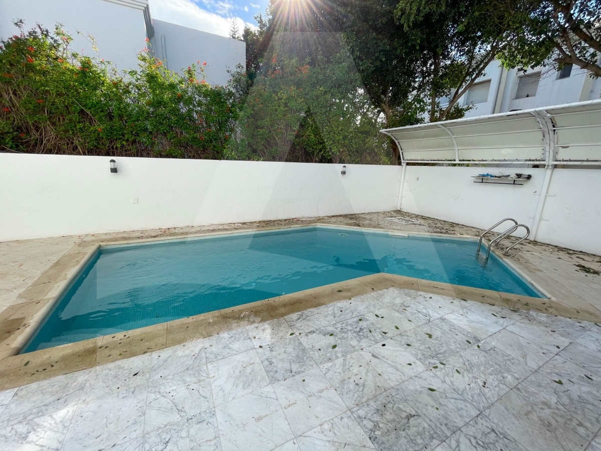 Une Villa avec piscine et jardin à louer à la Marsa image 2