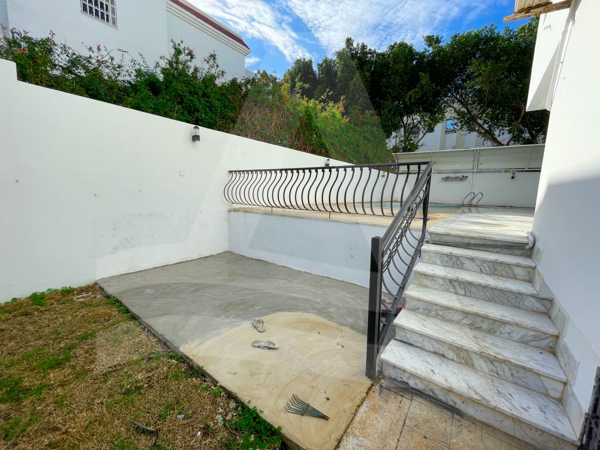 Une Villa avec piscine et jardin à louer à la Marsa image 3
