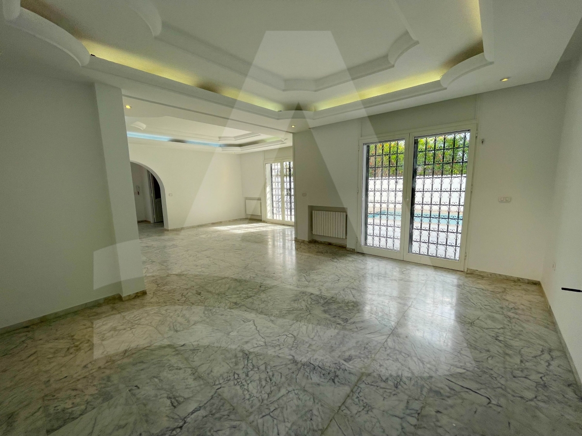 Une Villa avec piscine et jardin à louer à la Marsa image 4