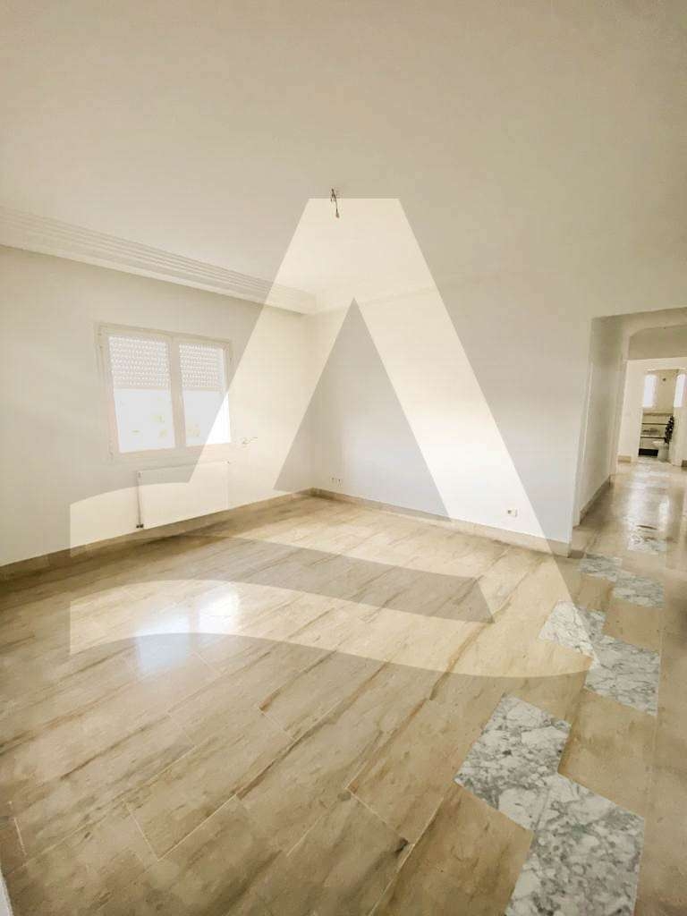 Location d'un appartement à la marsa image 2