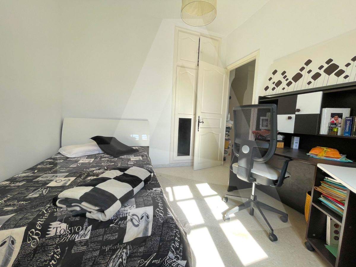 Location d'un étage de villa meublé ( ou vide ) à la Marsa image 2