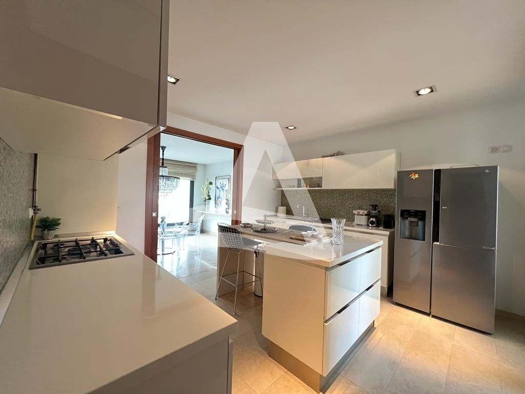 A vendre Appartement avec piscine au lac 2 image 3