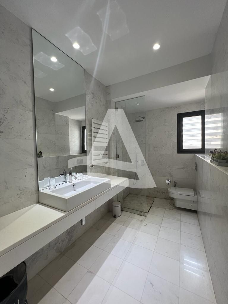 A vendre Appartement avec piscine au lac 2 image 4