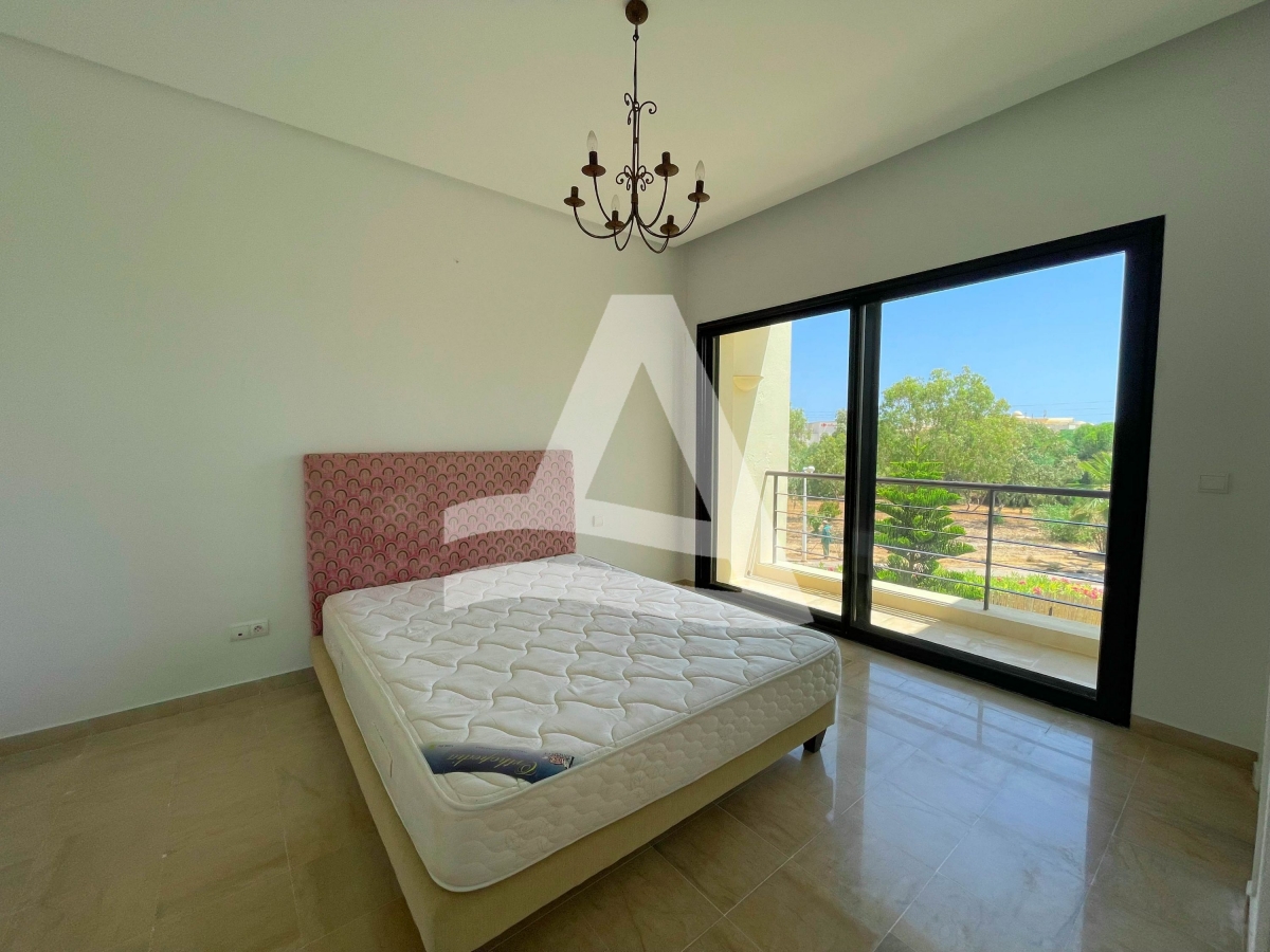 Location d'une villa semi meublée à Gammarth image 6