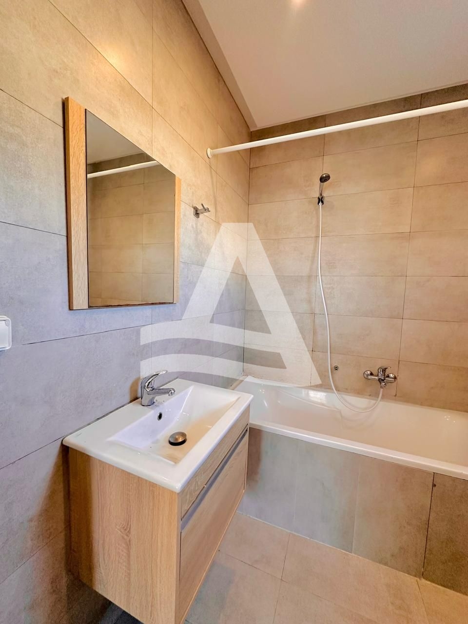 Appartement S3 prés du lycée cailloux image 7
