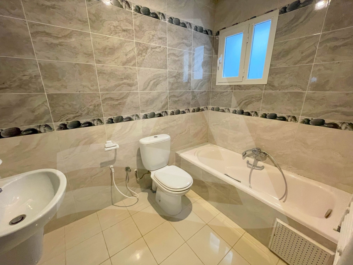 Location d'un étage de villa  s3 vide à la Marsa image 5