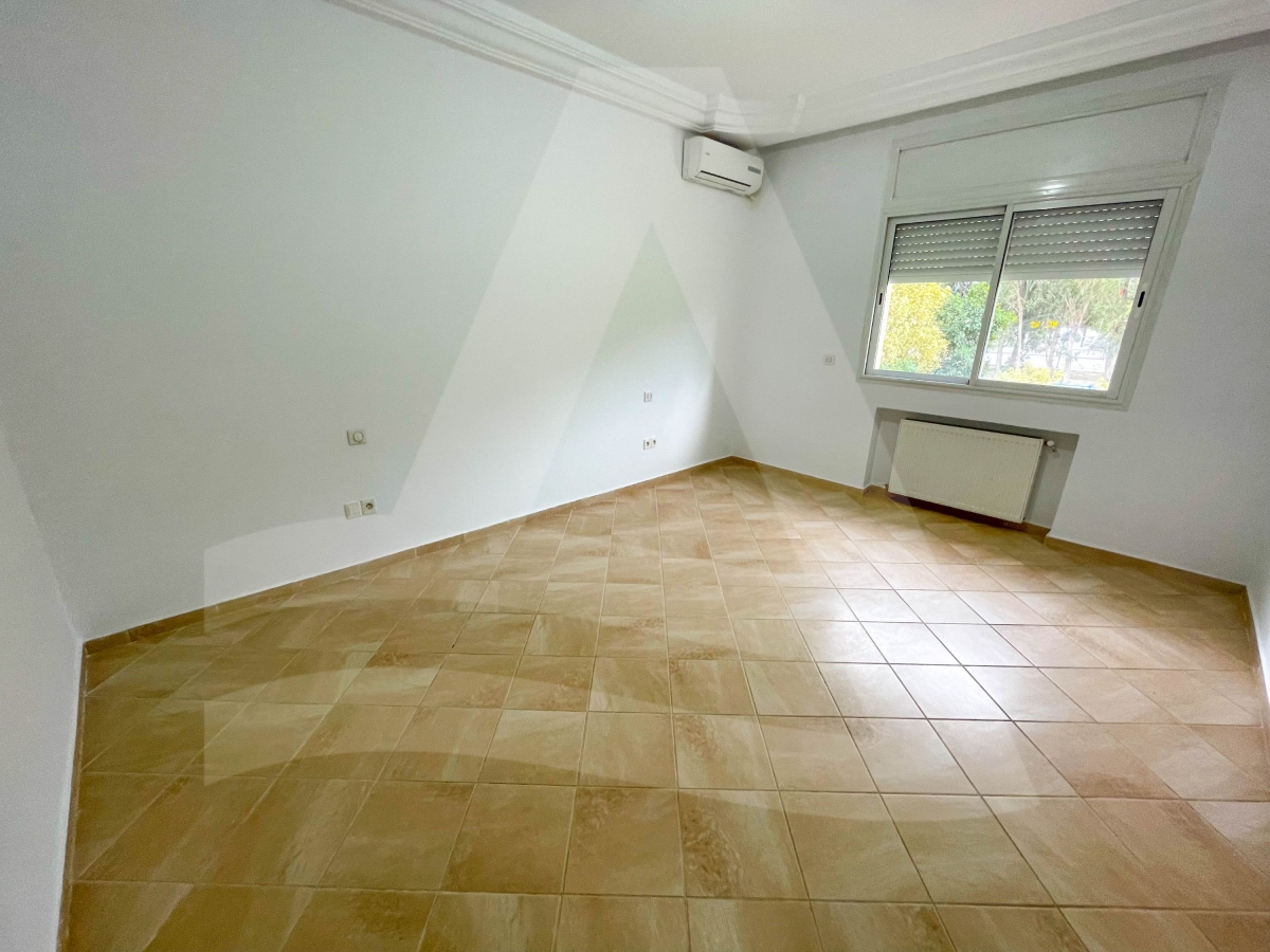 Location d'un étage de villa  s3 vide à la Marsa image 6