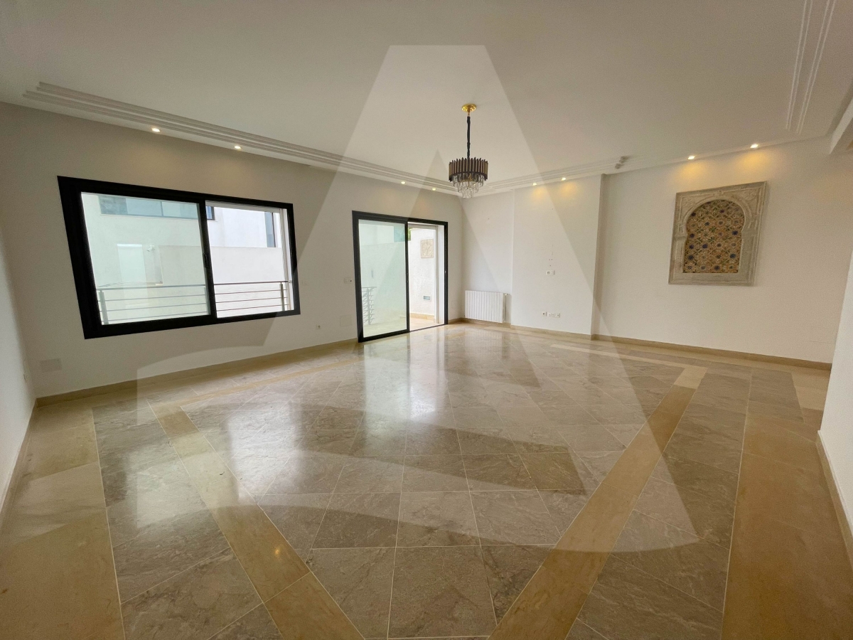 Location d'un Triplex S+4 Avec Piscine  à  Gammarth image 9