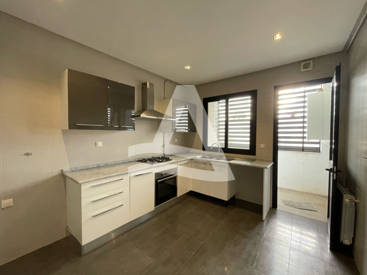 Appartement S+3 à louer à La Marsa image 2