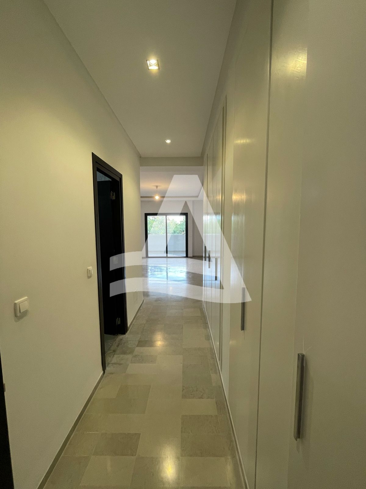 Appartement S+3 à louer à La Marsa image 5