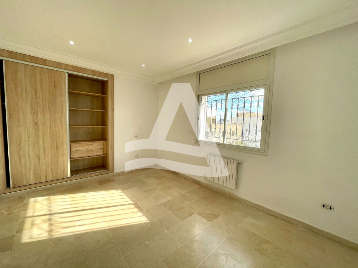 Location d'un spacieux appartement à la Marsa image 1