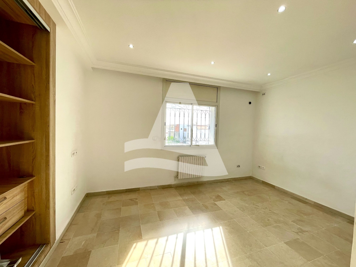 Location d'un spacieux appartement à la Marsa image 2