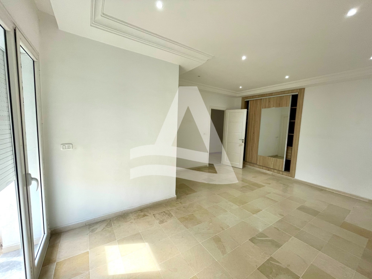 Location d'un spacieux appartement à la Marsa image 3