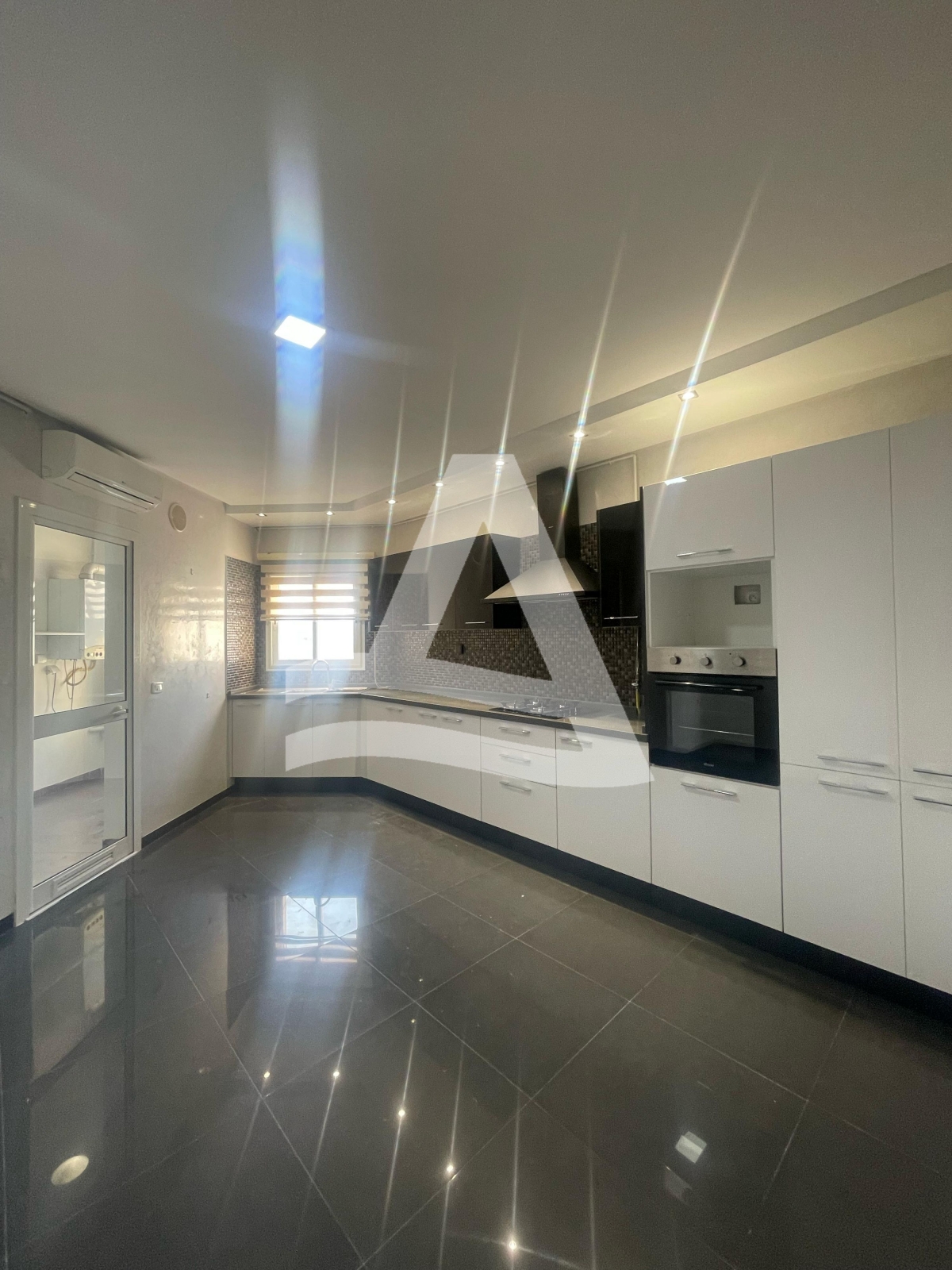 Appartement S4 à louer à ain zaghouan nord image 3