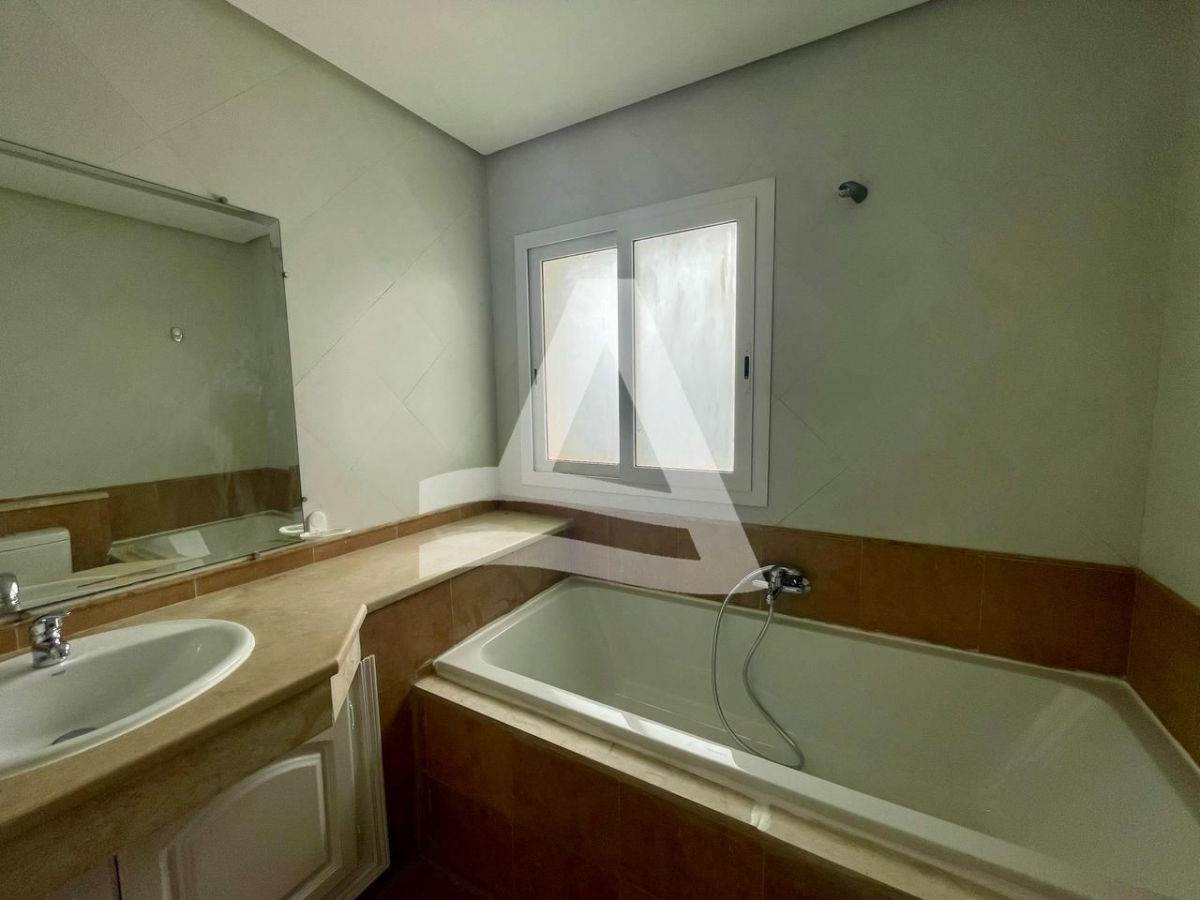 Etage de villa vide à louer à Gammarth image 4