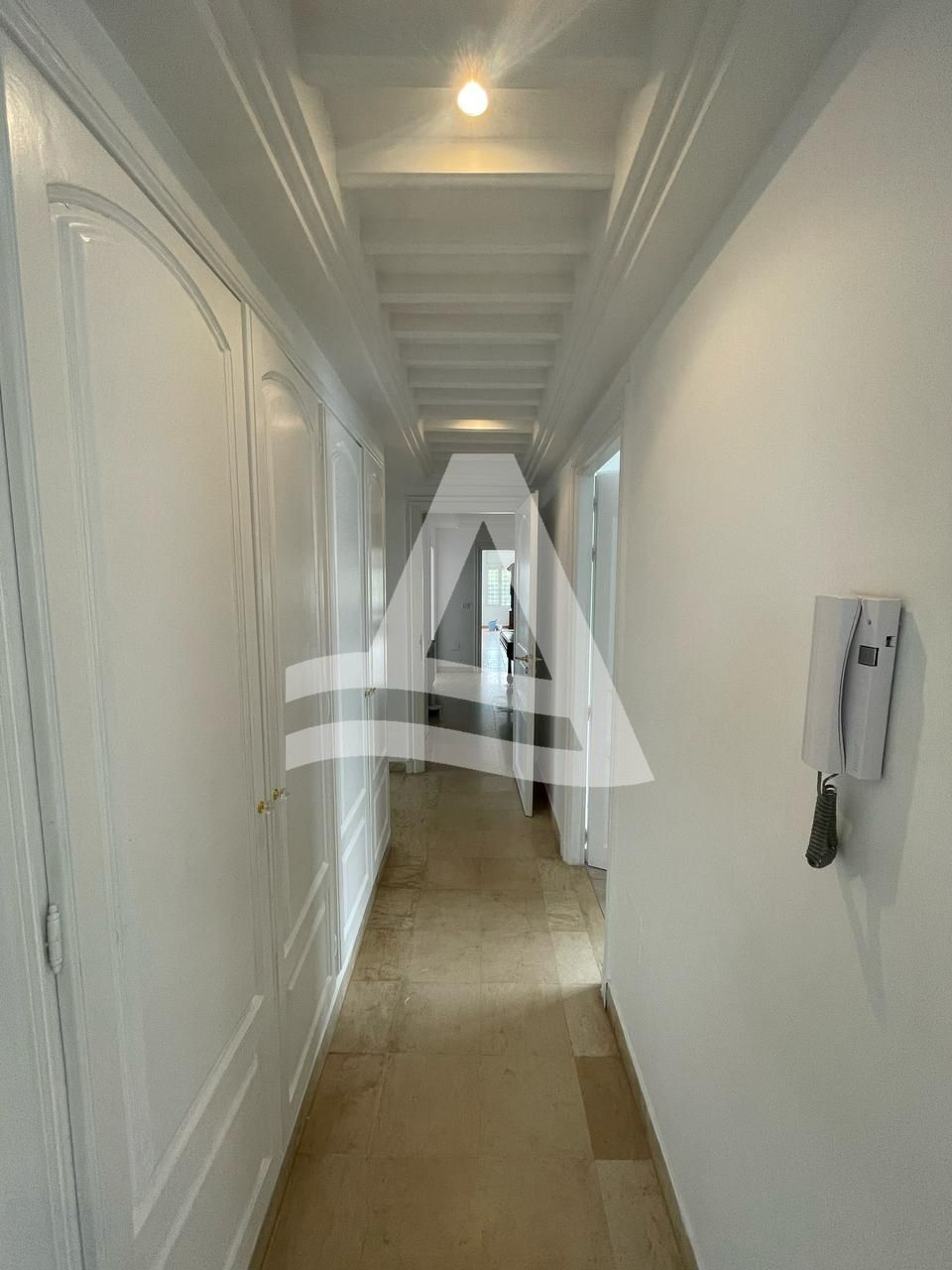 Etage de villa vide à louer à Gammarth image 8