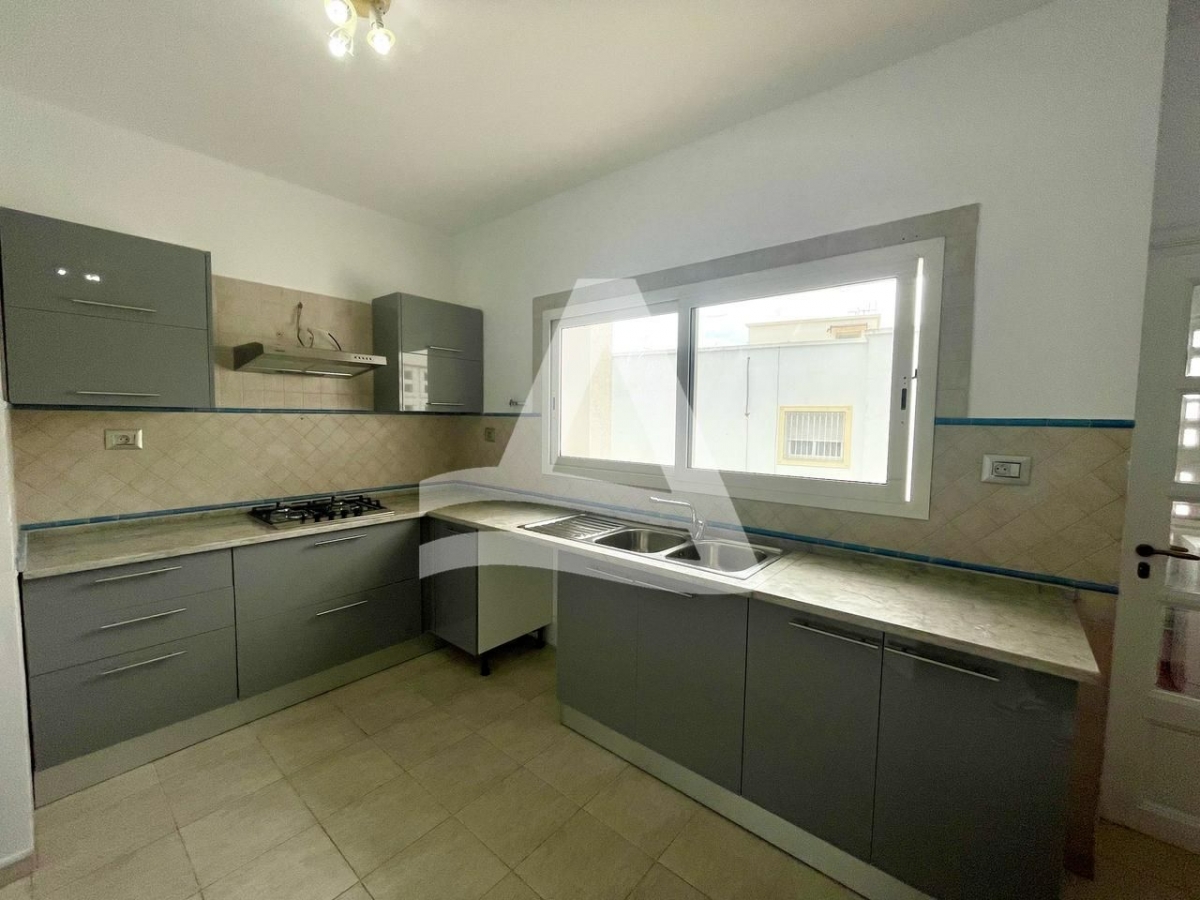 Etage de villa vide à louer à Gammarth image 11