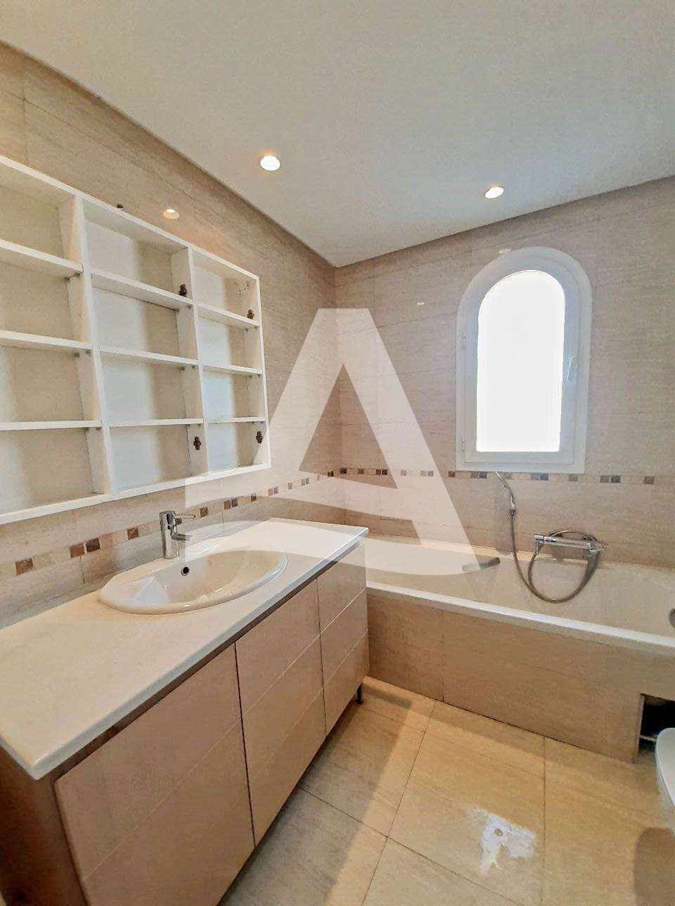 A loeur une villa à Gammarth image 1