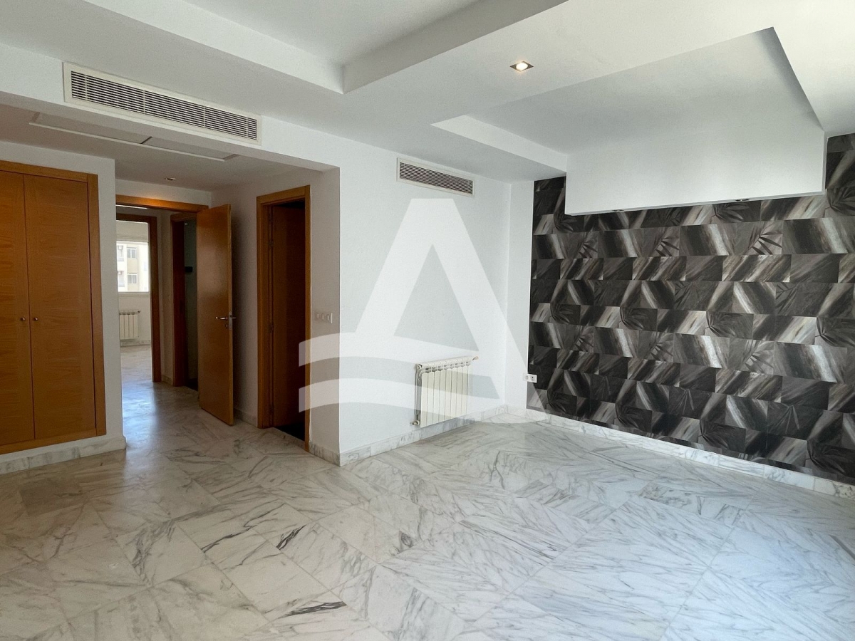 A vendre Appartement au lac 2 image 1