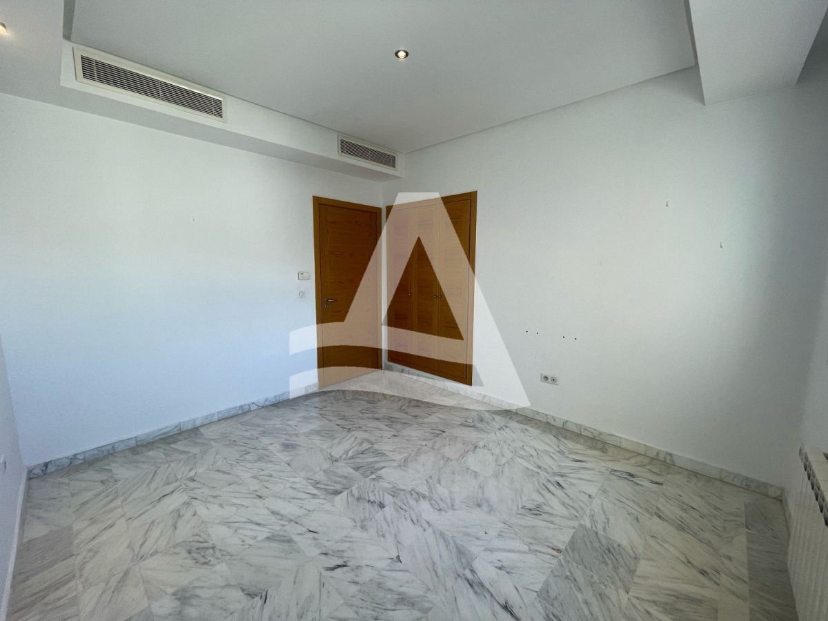 A vendre Appartement au lac 2 image 2
