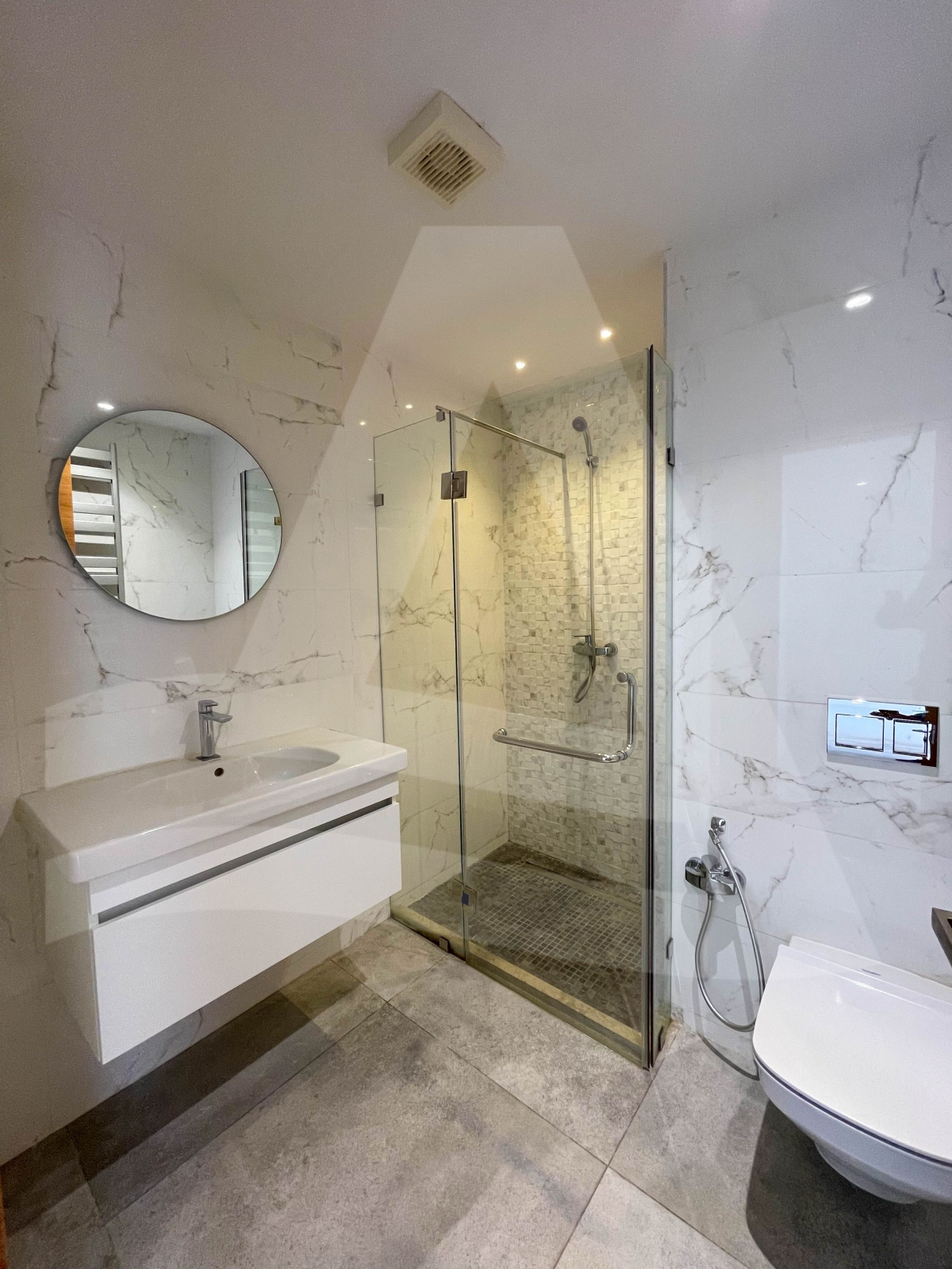 Location d'un luxueux triplex S4 avec piscine à Gammarth image 4