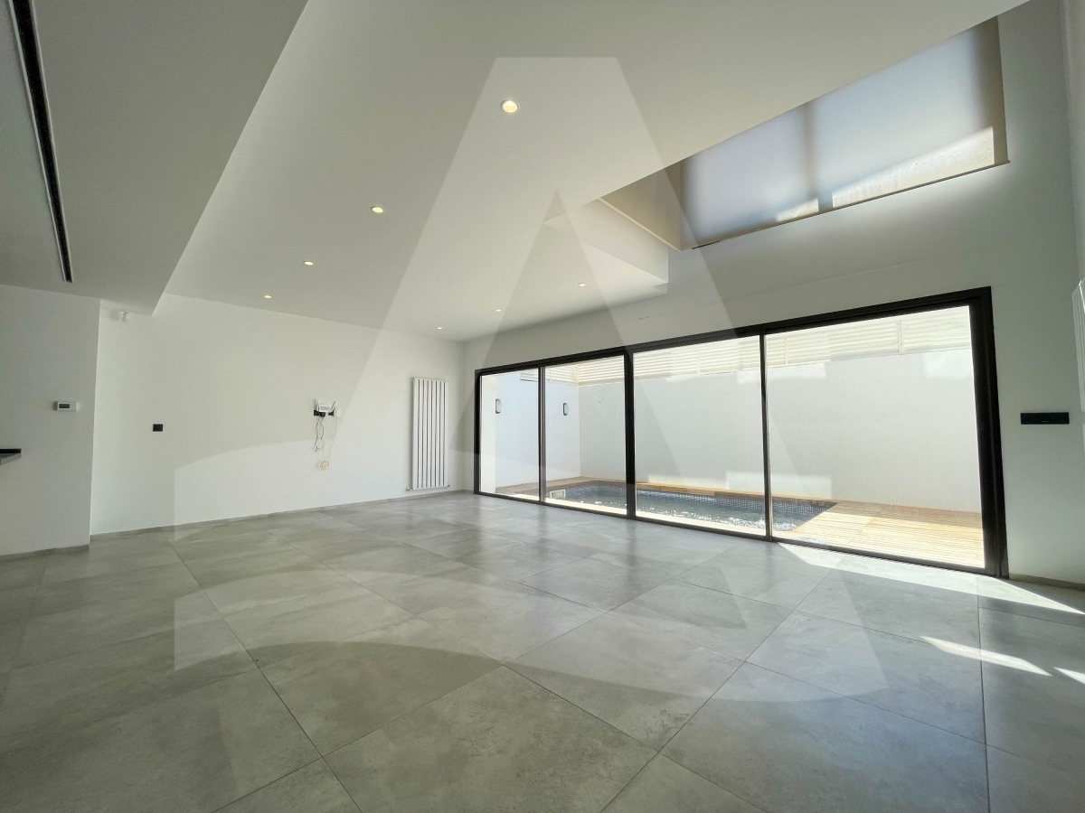 Location d'un luxueux triplex S4 avec piscine à Gammarth image 5