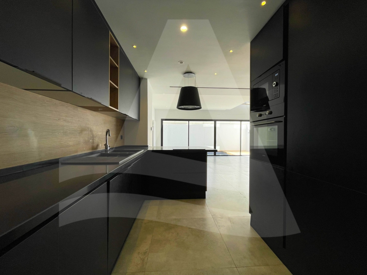 Location d'un luxueux triplex S4 avec piscine à Gammarth image 6