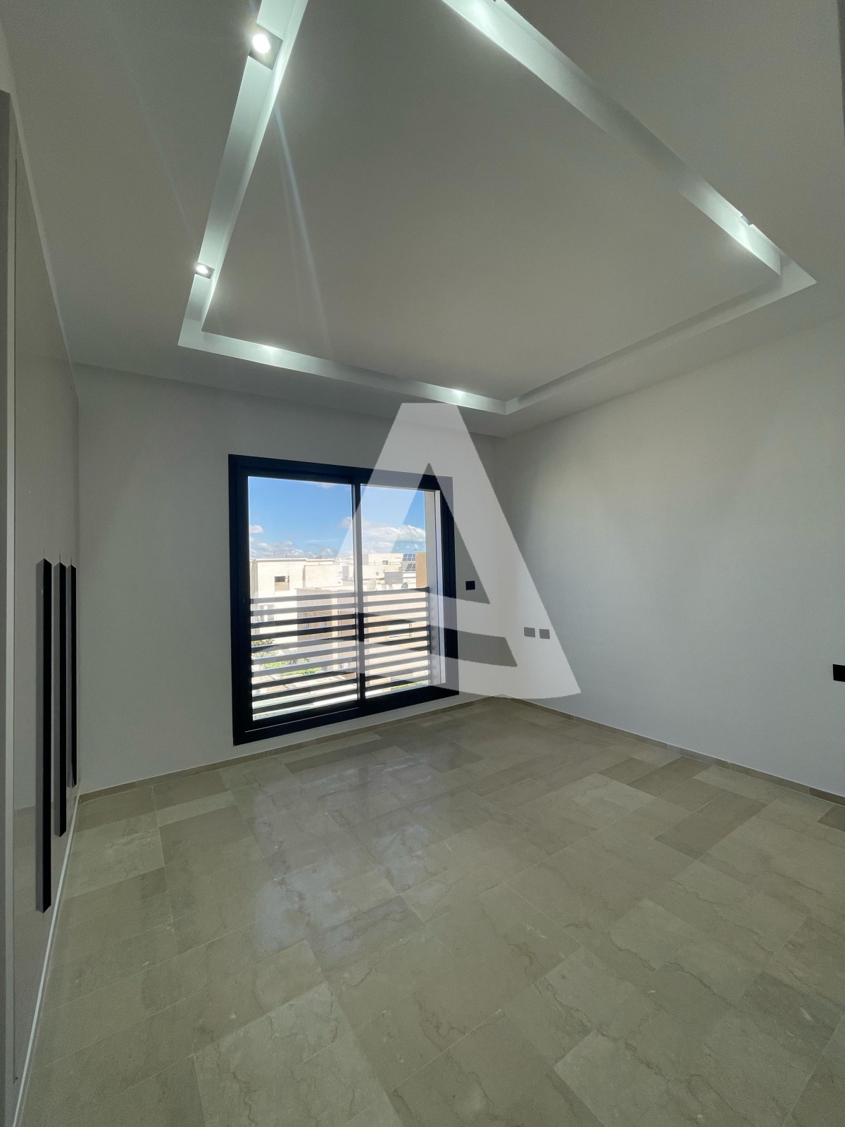 location  un grand s+1 neuf image 4